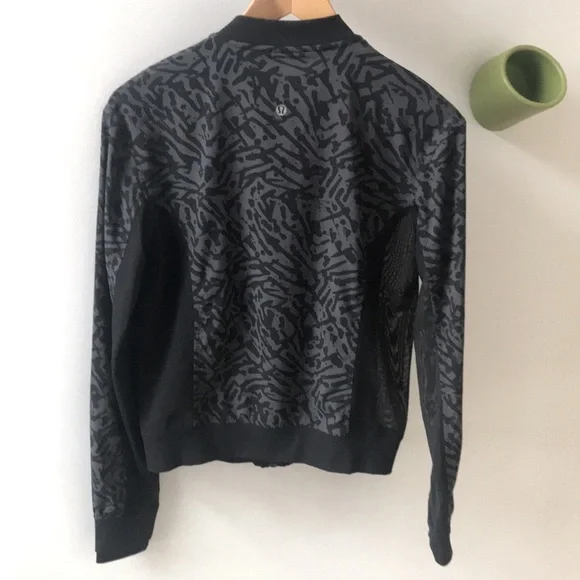 Lululemon Lab Noir Jacket - Picture 4 of 5